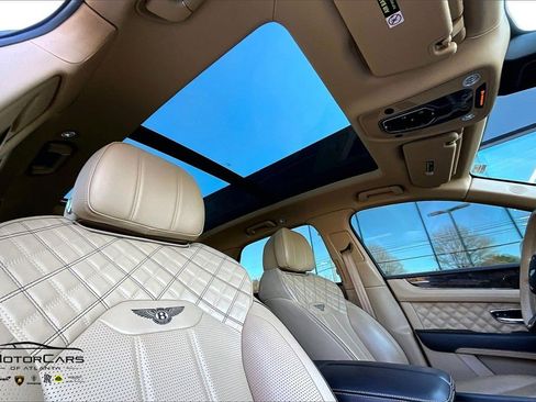 Used 2021 Bentley Bentayga image 19