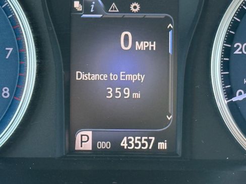 Used 2017 Toyota Camry LE image 20