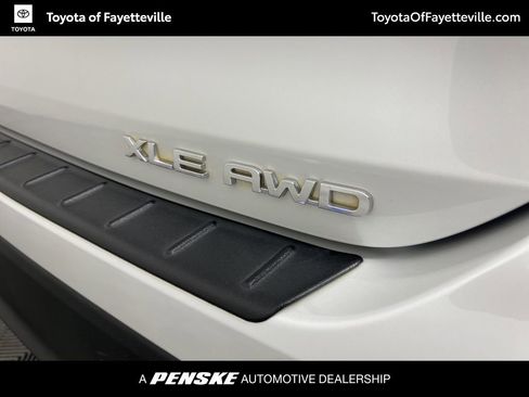 Used 2023 Toyota Highlander XLE image 4