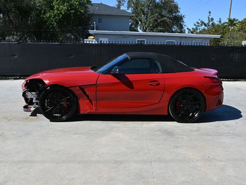 Used 2025 BMW Z4 M40i w/ Edition image 8