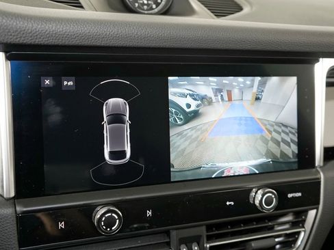 Certified 2023 Porsche Macan AWD/4WD image 31