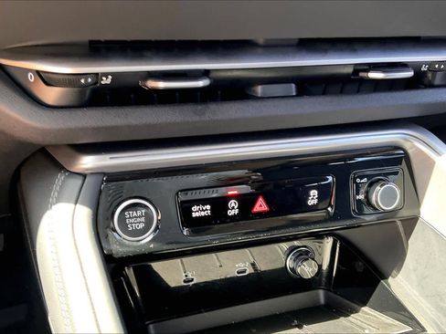 Used 2025 Audi Q5 Premium AWD/4WD image 15