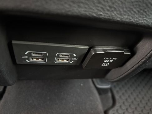 Used 2022 Jeep Cherokee Trailhawk w/ Comfort/Convenience Group image 16