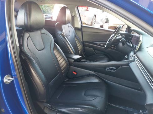 Used 2022 Hyundai Elantra Limited w/ Preferred Accessory Package image 10