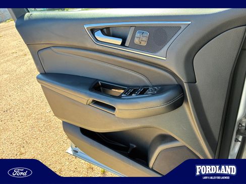 Used 2017 Ford Edge Titanium w/ Technology Package AWD/4WD image 13
