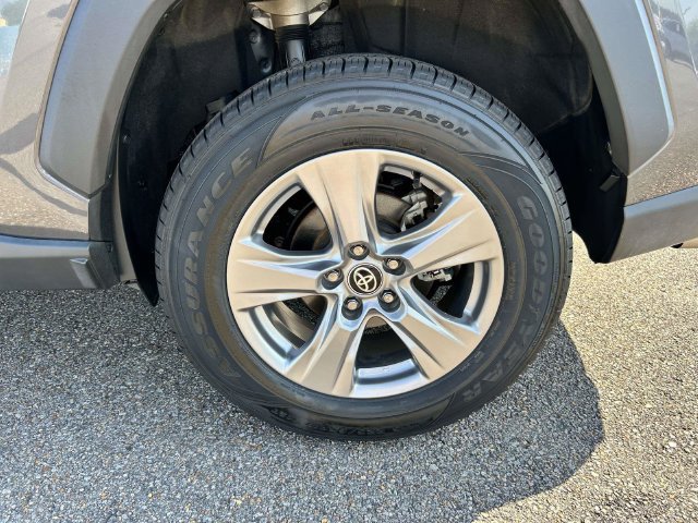 Used 2024 Toyota RAV4 XLE FWD image 3
