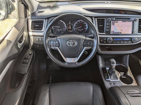Used 2015 Toyota Highlander XLE image 14