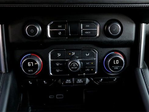 Used 2023 Chevrolet Tahoe Z71 w/ Luxury Package image 18