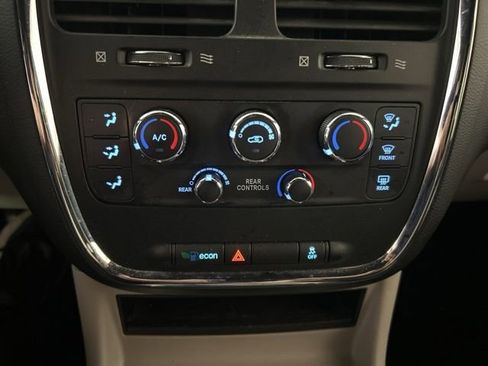 Used 2018 Dodge Grand Caravan SXT FWD image 24