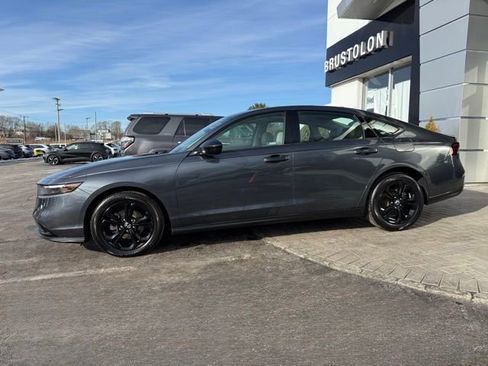 Used 2025 Honda Accord SE image 4