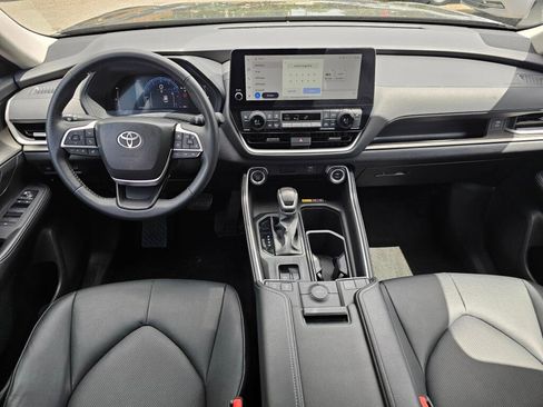 Used 2025 Toyota Grand Highlander FWD image 19