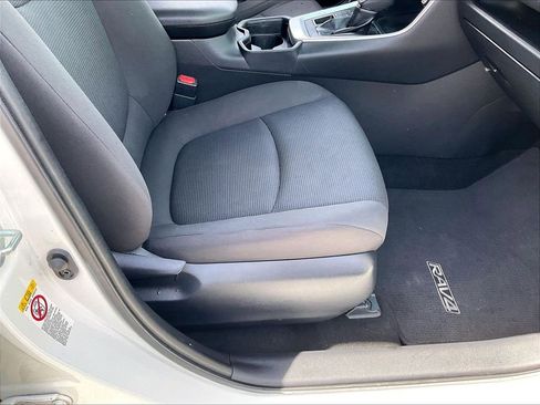 Used 2019 Toyota RAV4 LE AWD/4WD image 33