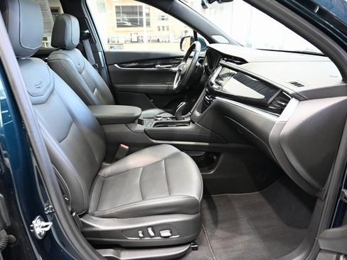 Used 2025 Cadillac XT6 Premium Luxury image 10