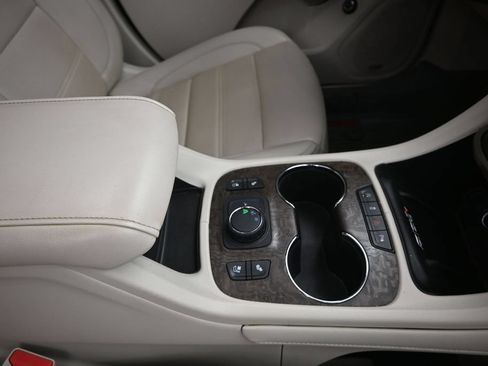 Used 2021 GMC Acadia Denali w/ Denali Technology Package FWD image 27