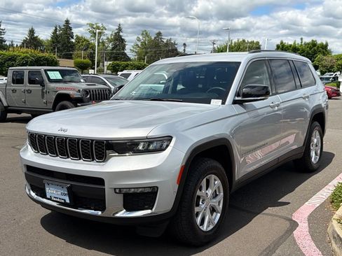 Used 2023 Jeep Grand Cherokee L Limited AWD/4WD image 4