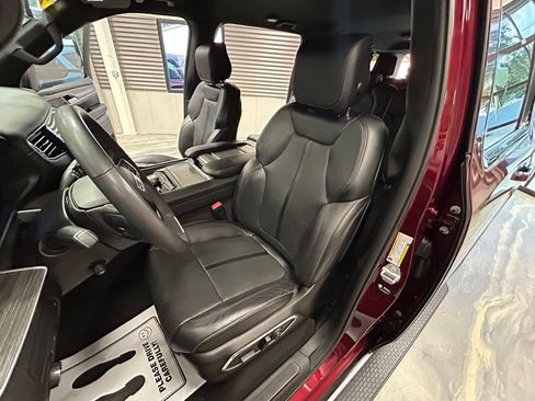 Used 2024 Jeep Wagoneer L Series II w/ Flexible Seating Group AWD/4WD image 10