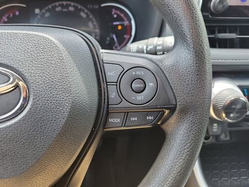 Used 2024 Toyota RAV4 XLE FWD image 27