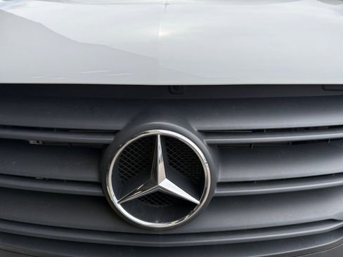 Used 2024 Mercedes-Benz Sprinter 4500 image 27
