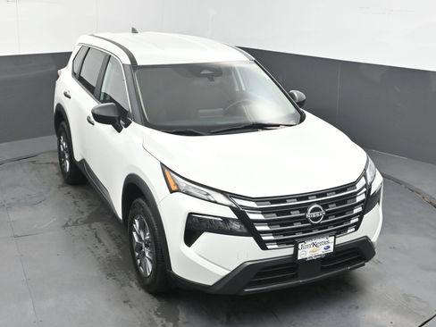 Used 2024 Nissan Rogue S AWD/4WD image 31