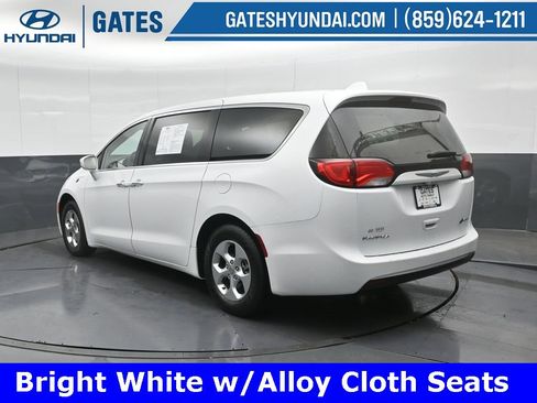 Used 2017 Chrysler Pacifica Touring Plus image 8