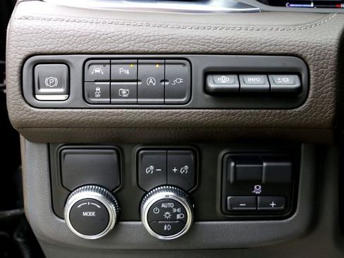 Used 2022 GMC Yukon XL Denali w/ Denali Premium Package RWD image 21