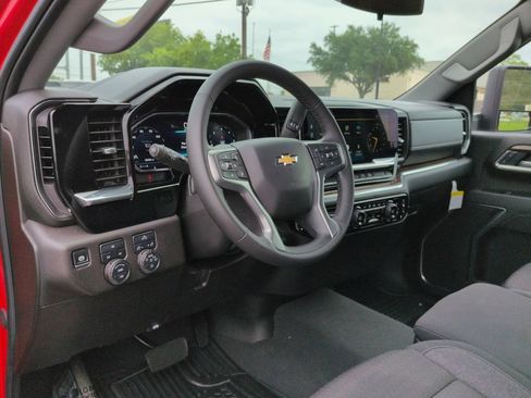 Used 2025 Chevrolet Silverado 2500 LT w/ Convenience Package AWD/4WD image 8
