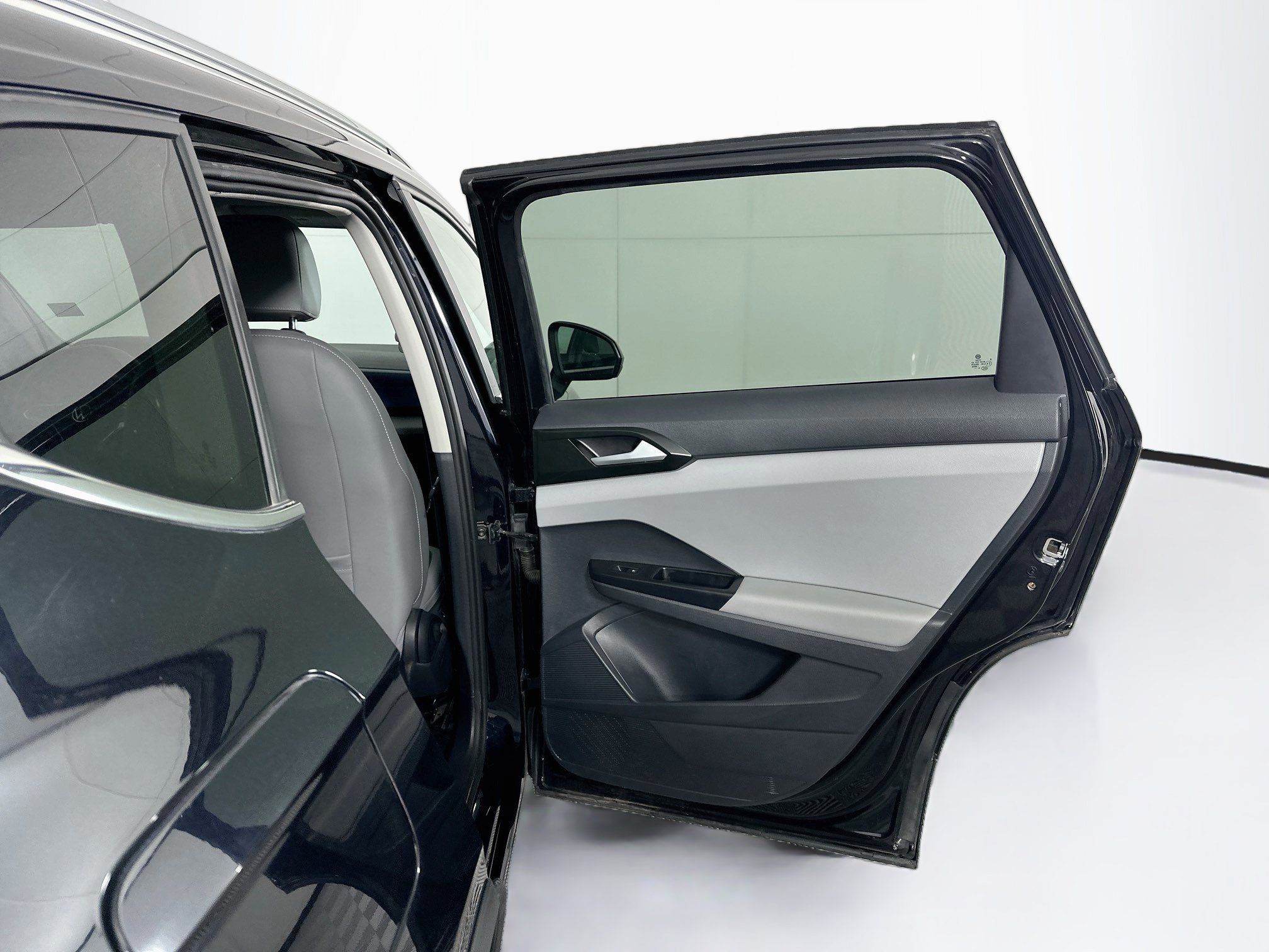 Used 2023 Volkswagen Taos SE FWD image 28