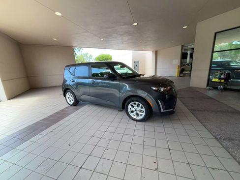 Used 2025 Kia Soul LX w/ LX Technology Package FWD image 2