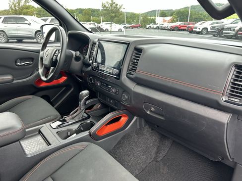 Used 2024 Nissan Frontier PRO-4X AWD/4WD image 16