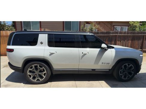 Used 2025 Rivian R1S Adventure AWD/4WD image 3