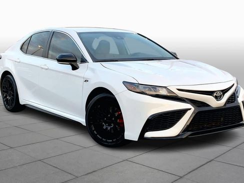 Used 2023 Toyota Camry SE image 3