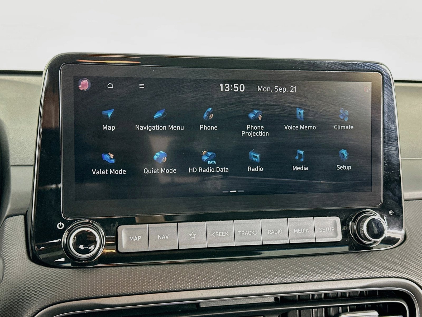 Certified 2022 Hyundai Kona Limited FWD image 18