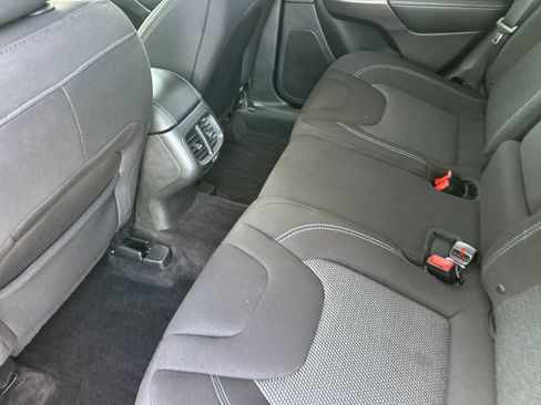 Used 2019 Jeep Cherokee Latitude w/ Popular Appearance Group image 12