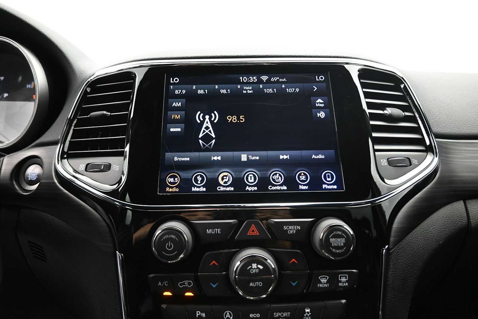 Used 2019 Jeep Grand Cherokee Altitude AWD/4WD image 11