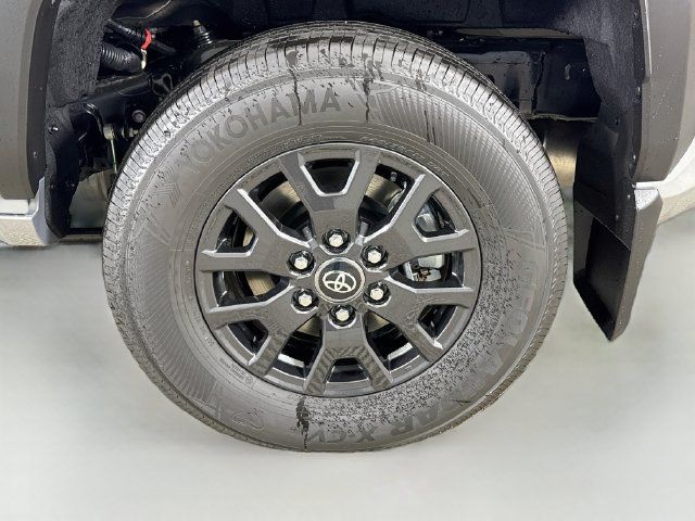 New 2026 Toyota 4Runner SR5 AWD/4WD image 28