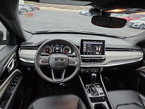 Used 2024 Jeep Compass Limited image 10