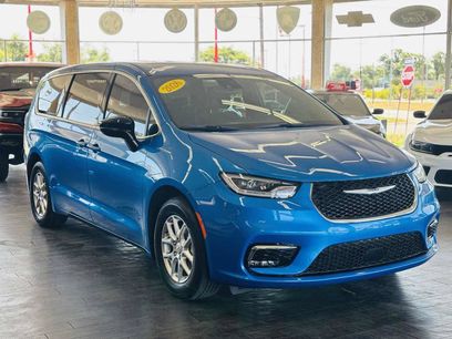 Used 2026 Chrysler Pacifica Select