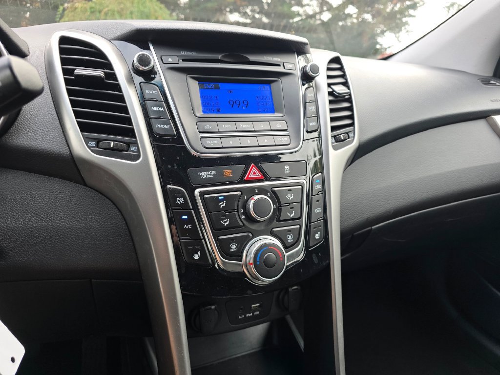 Used 2016 Hyundai Elantra GT FWD image 17