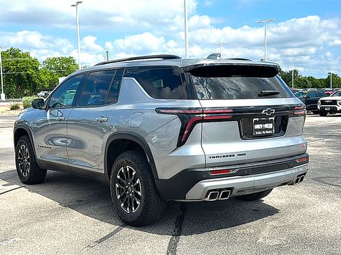 Used 2025 Chevrolet Traverse Z71 AWD/4WD image 6