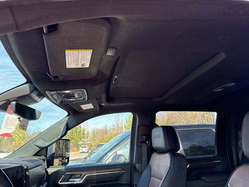 Used 2024 Chevrolet Silverado 2500 High Country w/ High Country Premium Package image 11