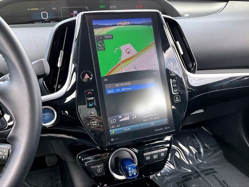 Used 2022 Toyota Prius Prime XLE FWD image 6