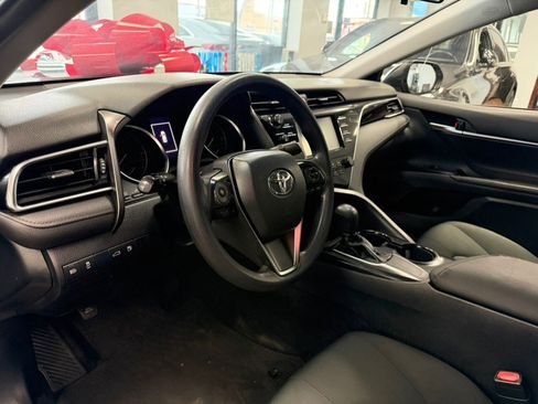 Used 2018 Toyota Camry LE image 30