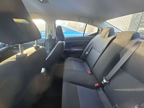 Used 2025 Nissan Versa SV image 9