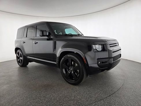 Used 2024 Land Rover Defender 110 V8 AWD/4WD image 15