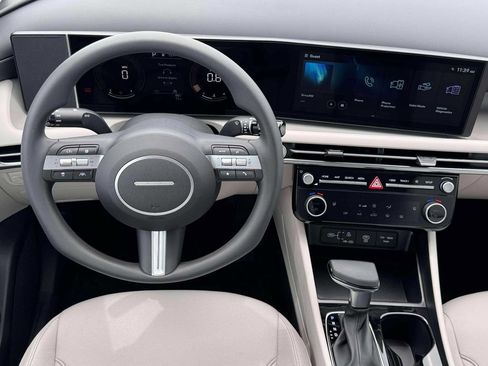New 2026 Hyundai Tucson SEL FWD image 17