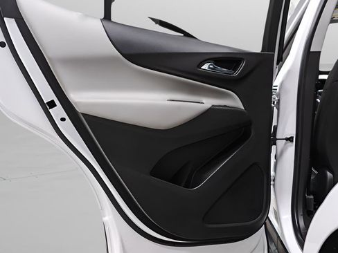 Used 2022 Chevrolet Equinox LT w/ LT True North Edition image 32