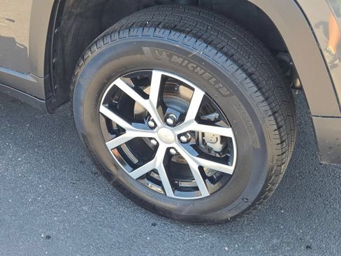 Certified 2025 Jeep Grand Cherokee Limited AWD/4WD image 20