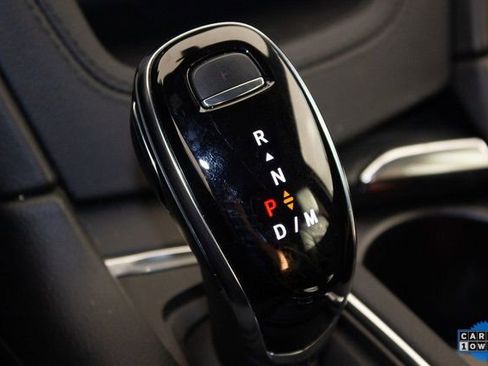 Used 2025 Cadillac XT6 Premium Luxury image 36