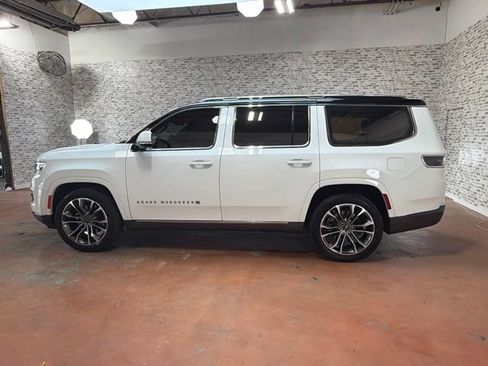 Used 2022 Jeep Grand Wagoneer Series III AWD/4WD image 4
