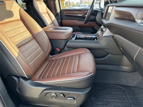 Used 2023 GMC Yukon Denali Ultimate image 10